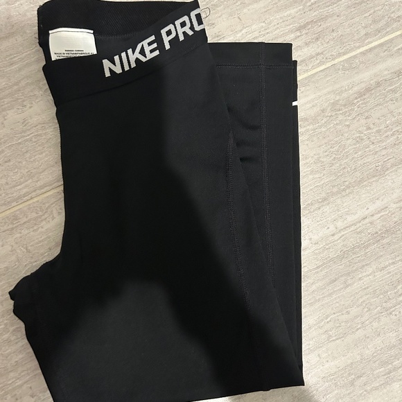 Nike Pro Capris - Picture 1 of 2